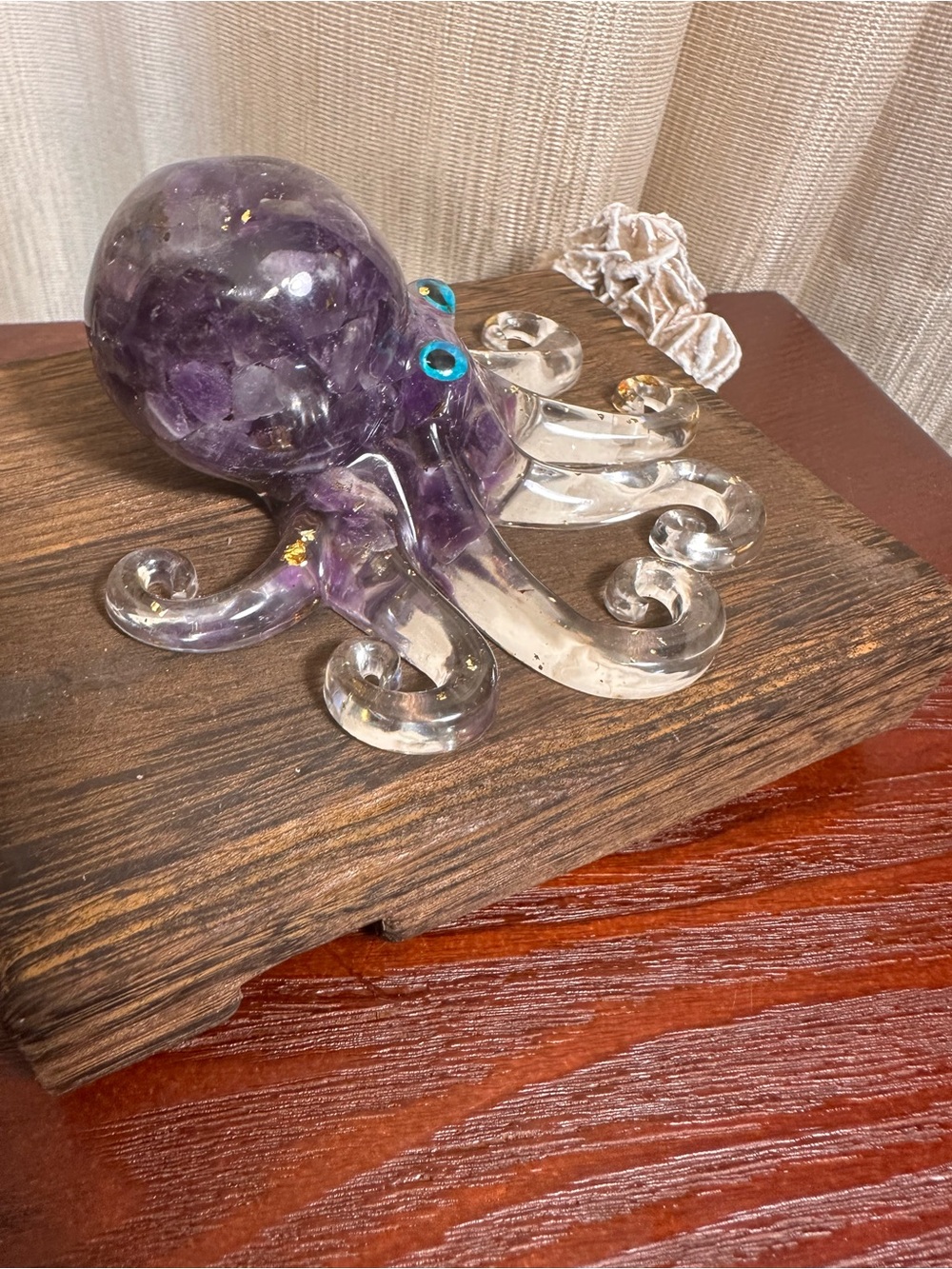 Resin and Amethyst Crystal Chips Octopus Figure - Picture 7 of 12